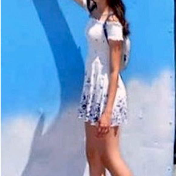 Off the shoulder Garage floral romper in size XS - Picture 3 of 3